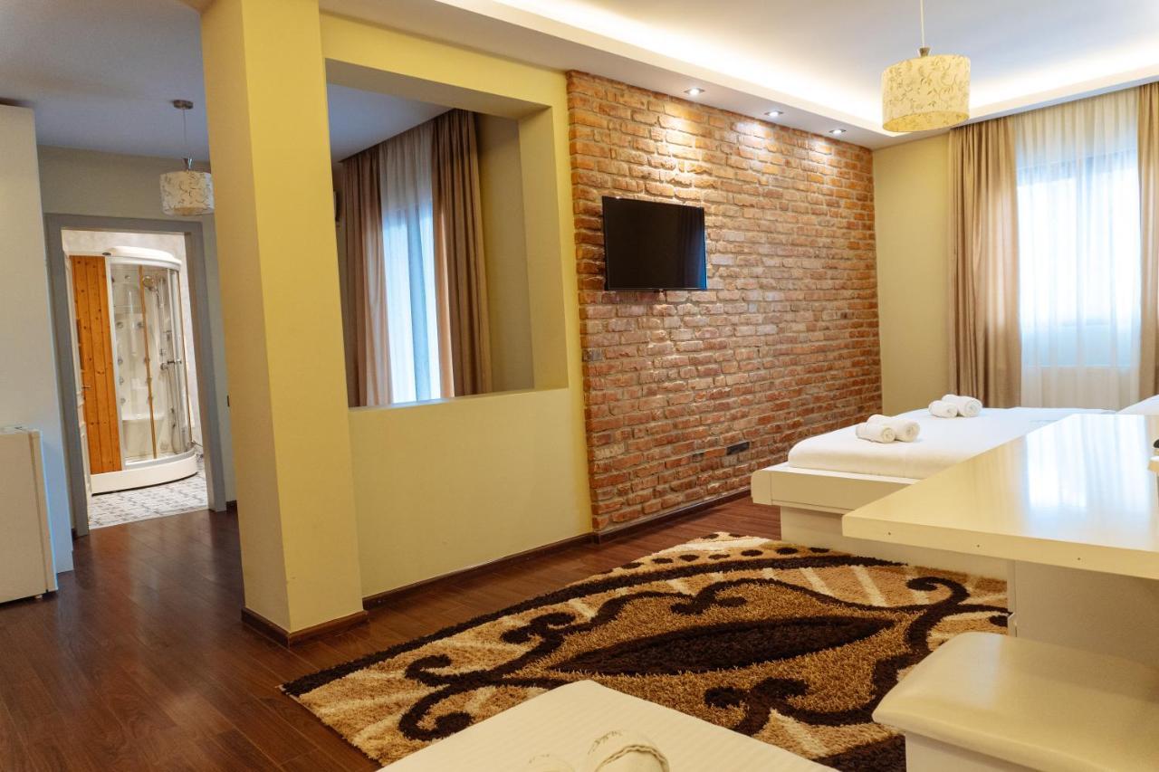 Casta Diva Boutique Hotel Korce Exterior photo